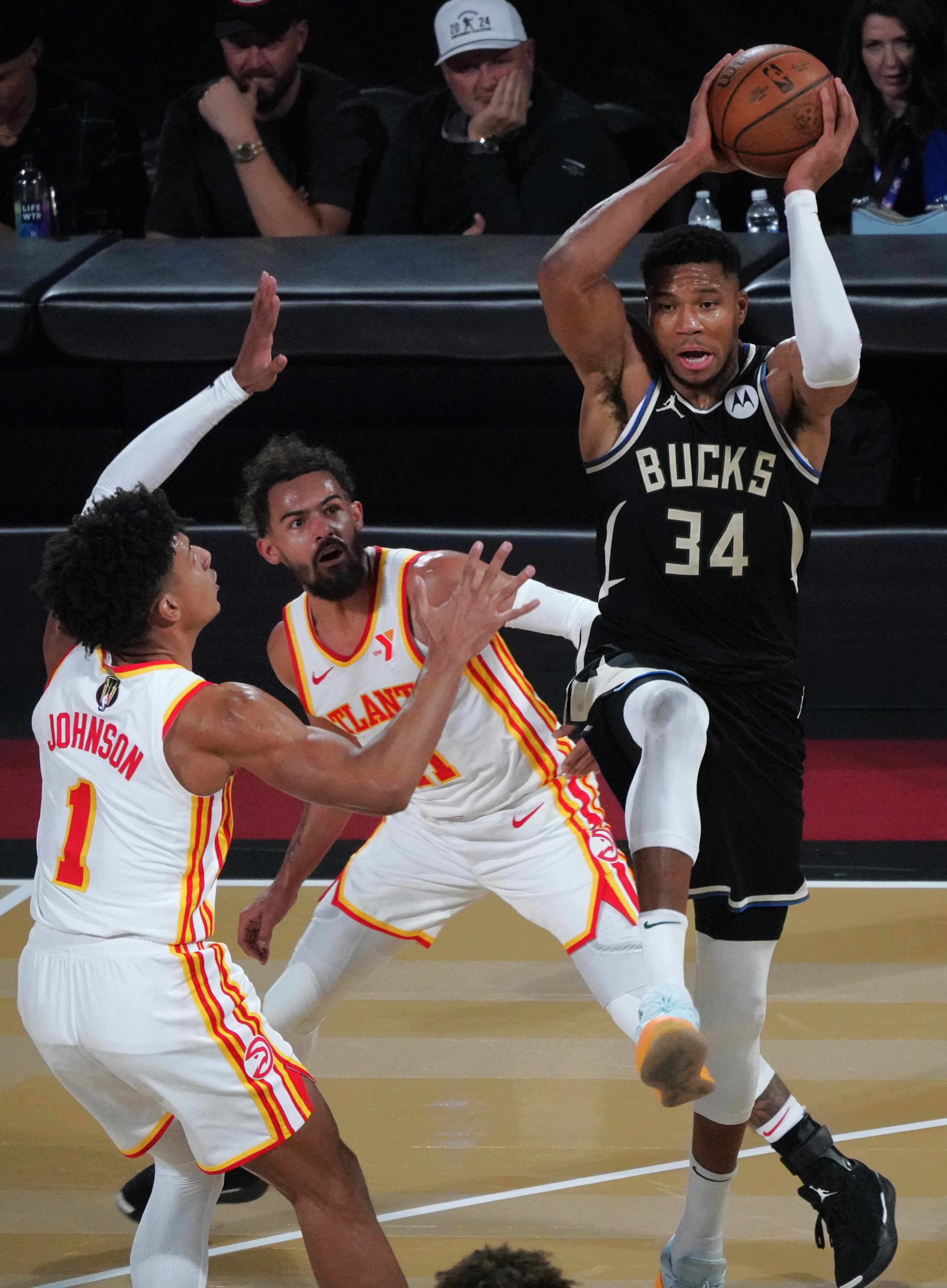 雄鹿轻取凯尔特人,布伦森高光表现 雄鹿轻取凯尔特人,布伦森高光表现