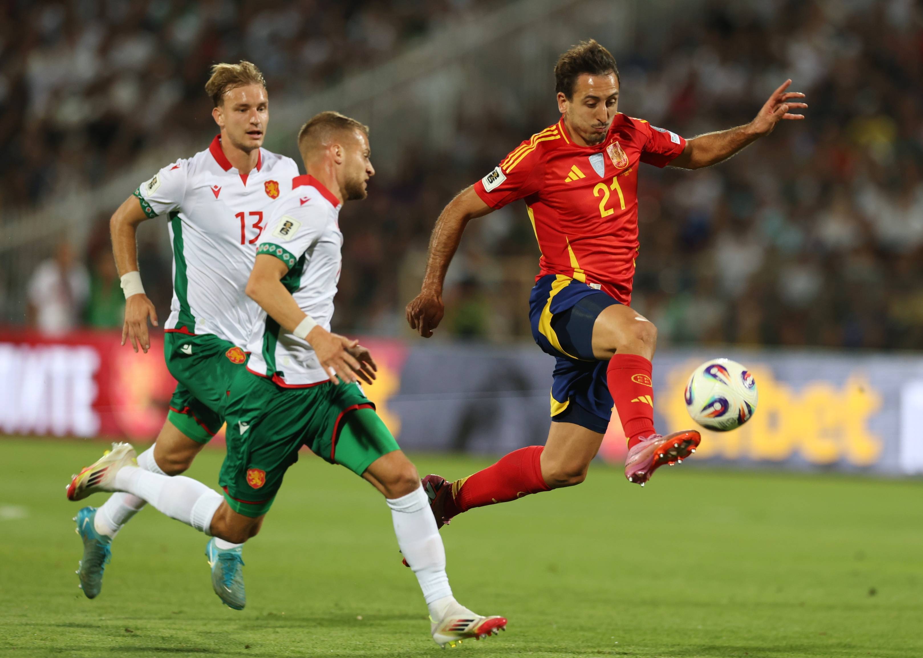 塞内加尔险胜中国，奥亚尔萨瓦尔统治全场