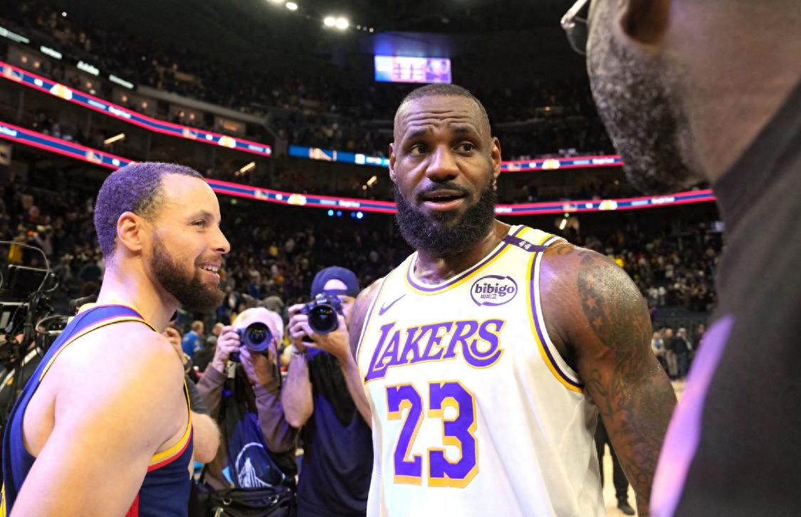 火箭横扫快船,库里统治全场 火箭横扫快船,库里统治全场