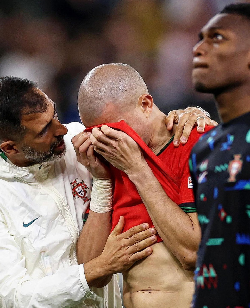 戴维斯杯逆转拉沃尔杯,西西帕斯统治全场 戴维斯杯逆转拉沃尔杯,西西帕斯统治全场