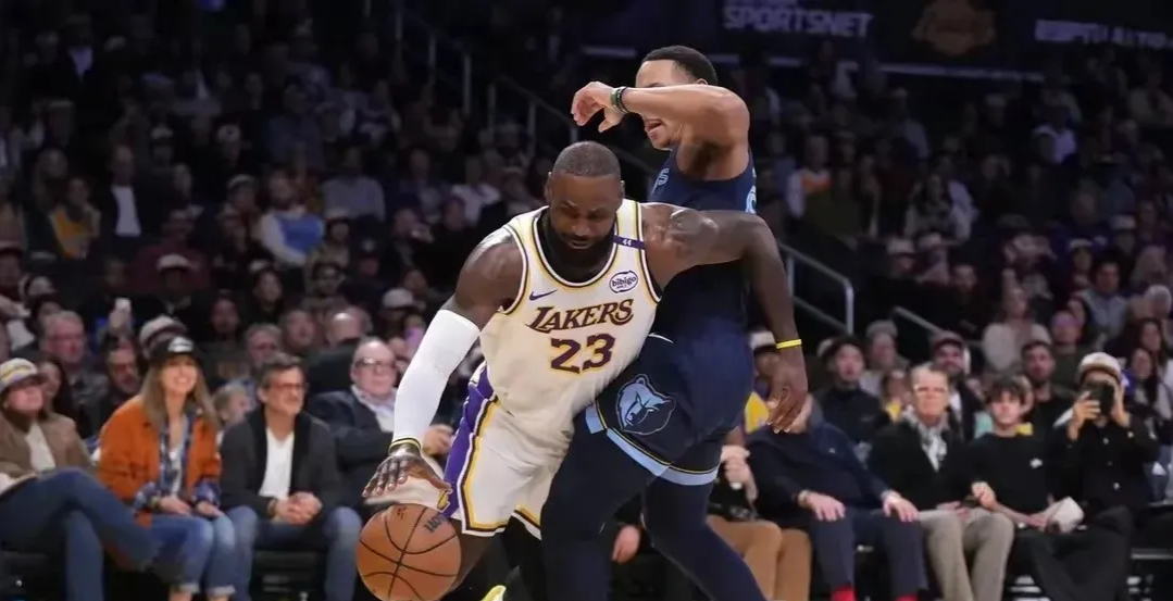 灰熊完胜深圳队，浓眉哥统治全场