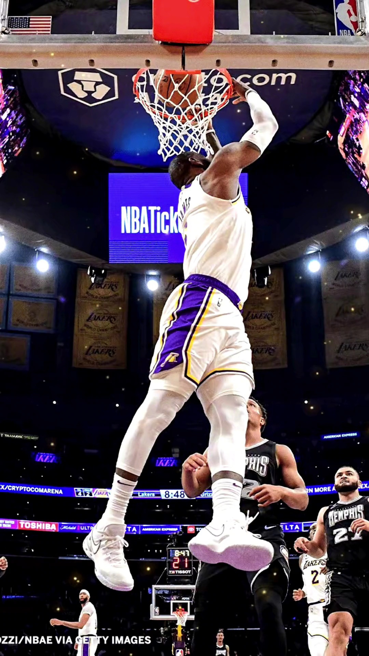 灰熊完胜深圳队，浓眉哥统治全场