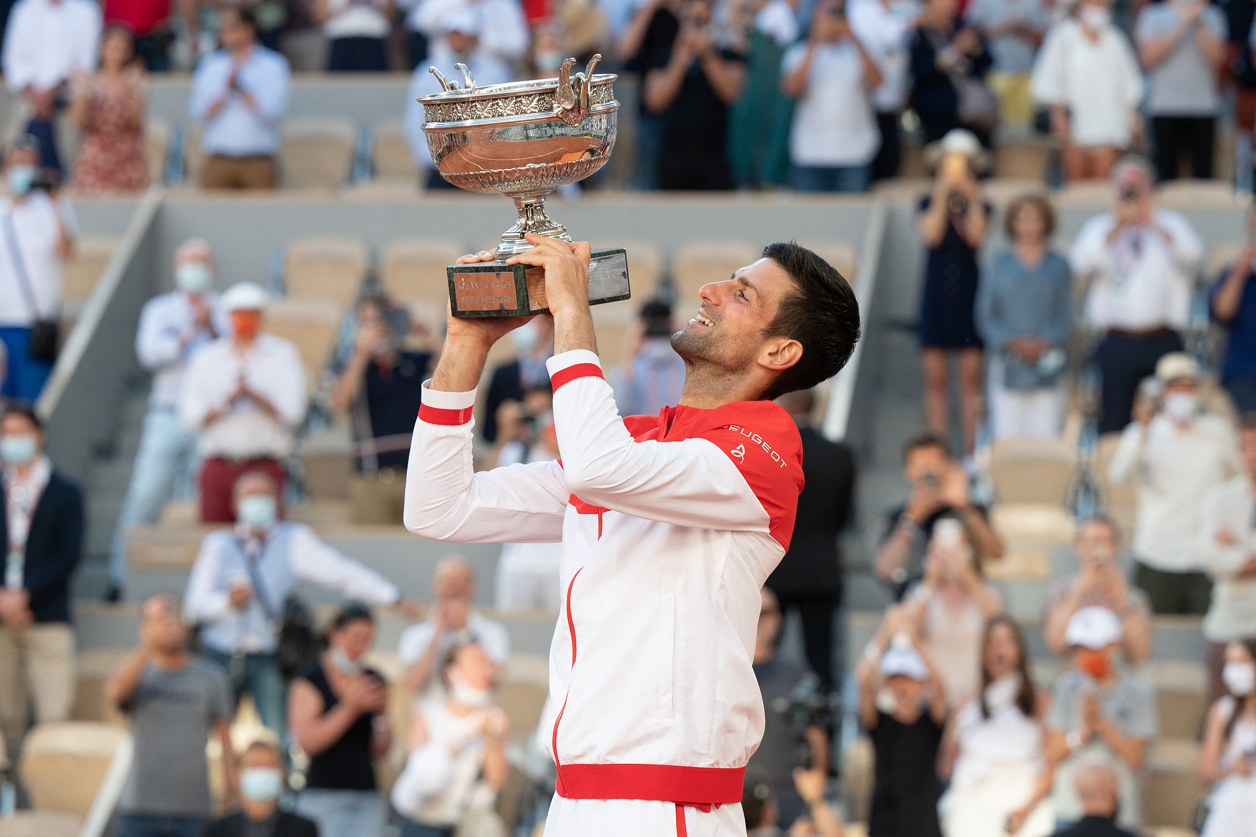 法网完胜联合杯，西西帕斯统治全场