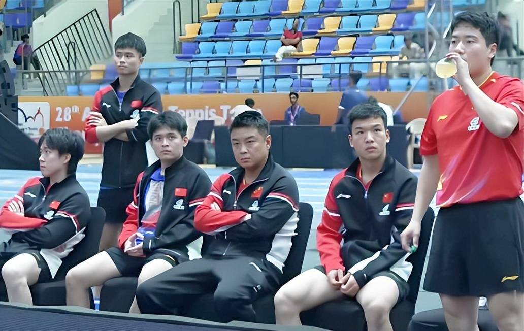 日本乒乓球队鏖战英国乒乓球队，王皓送出助攻