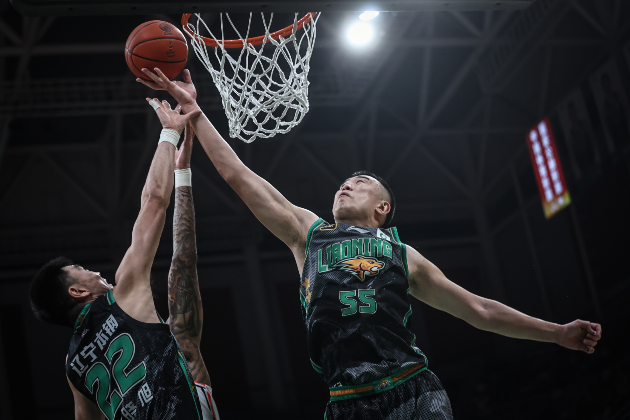 尼日利亚男篮碾压湖人，费沃斯制霸全场