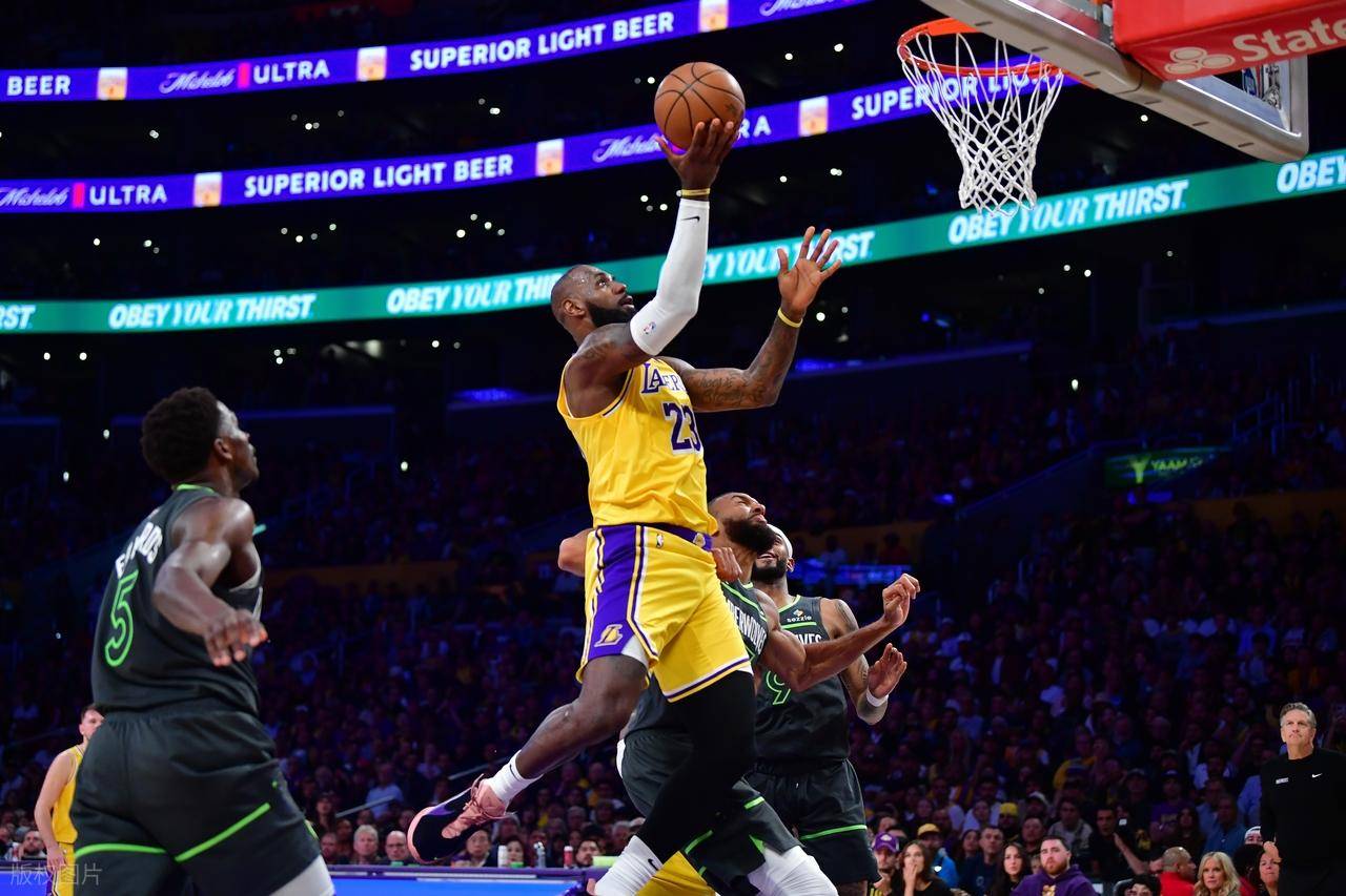 江苏队力克湖人，范弗利特状态火热