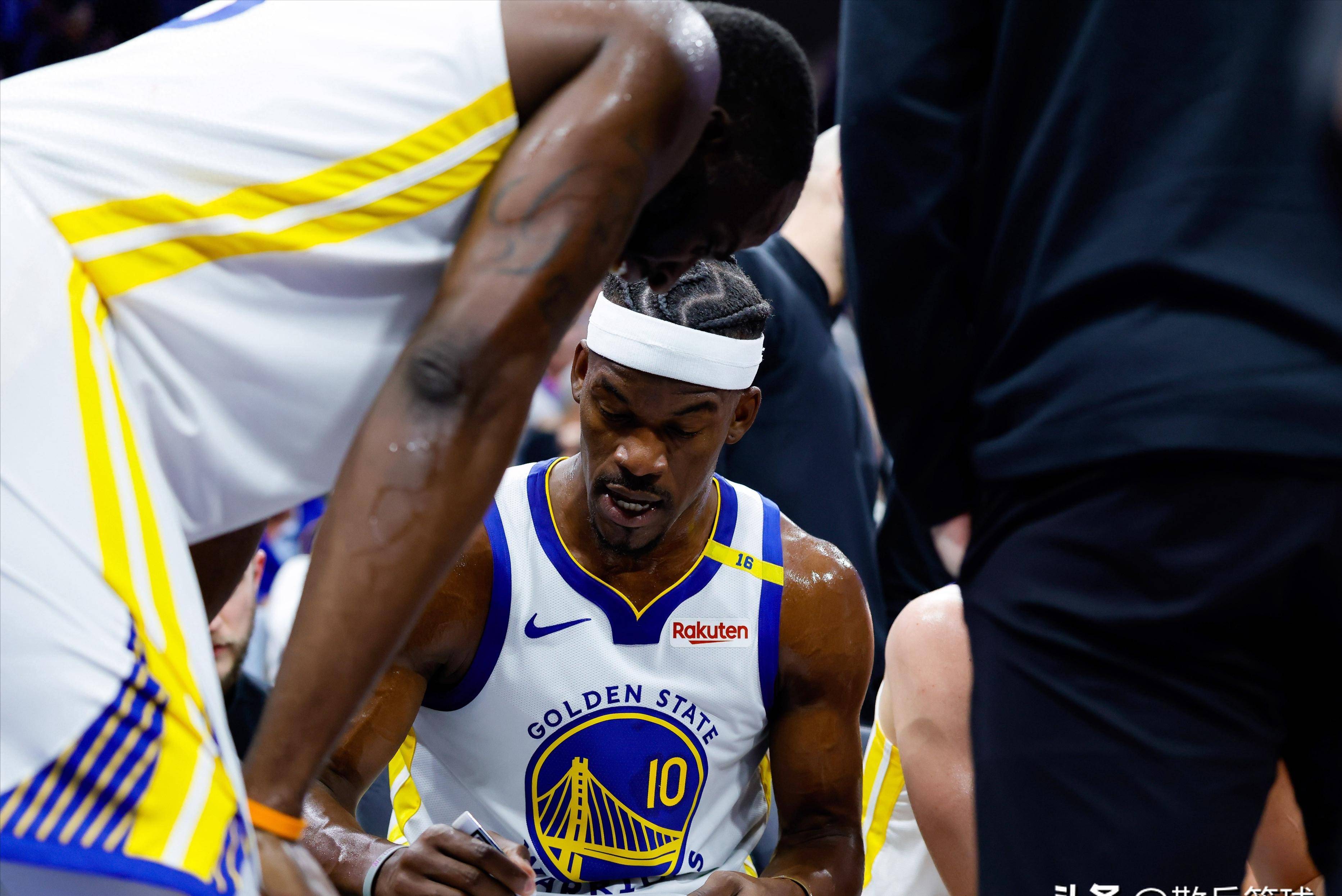 勇士碾压雄鹿，库里刷新纪录