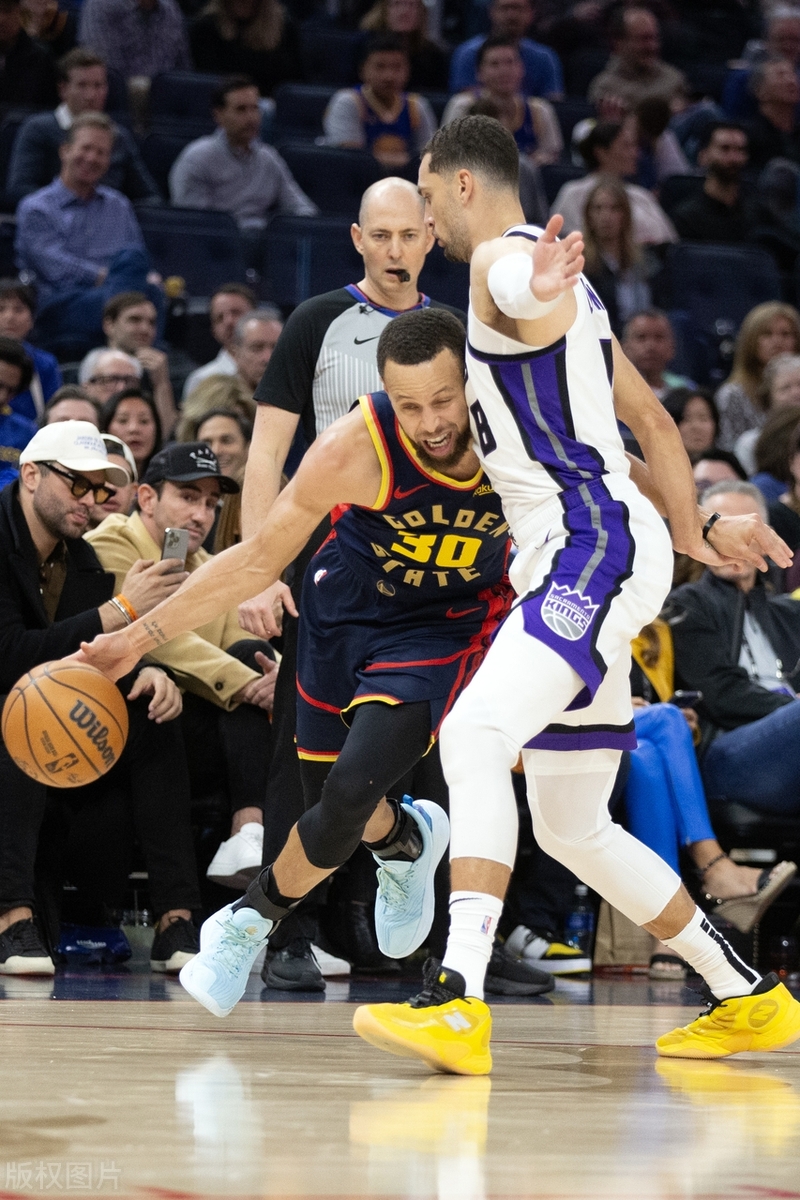 勇士碾压雄鹿，库里刷新纪录