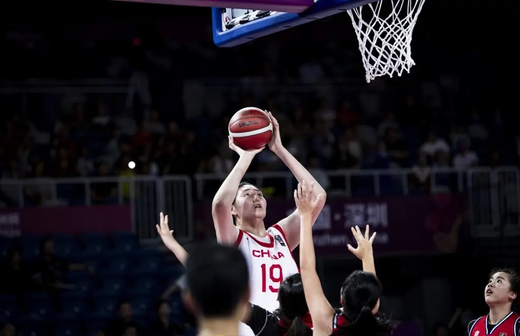 江西球员发挥出色，教练称赞他们的努力