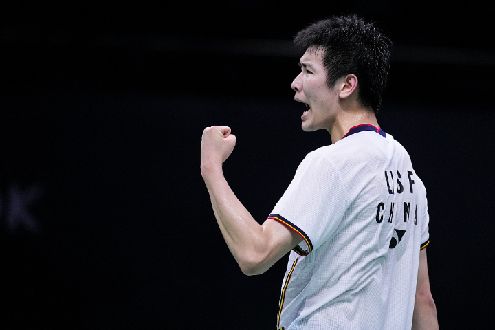 印度羽毛球队鏖战日本羽毛球队，辛杜爆发神勇