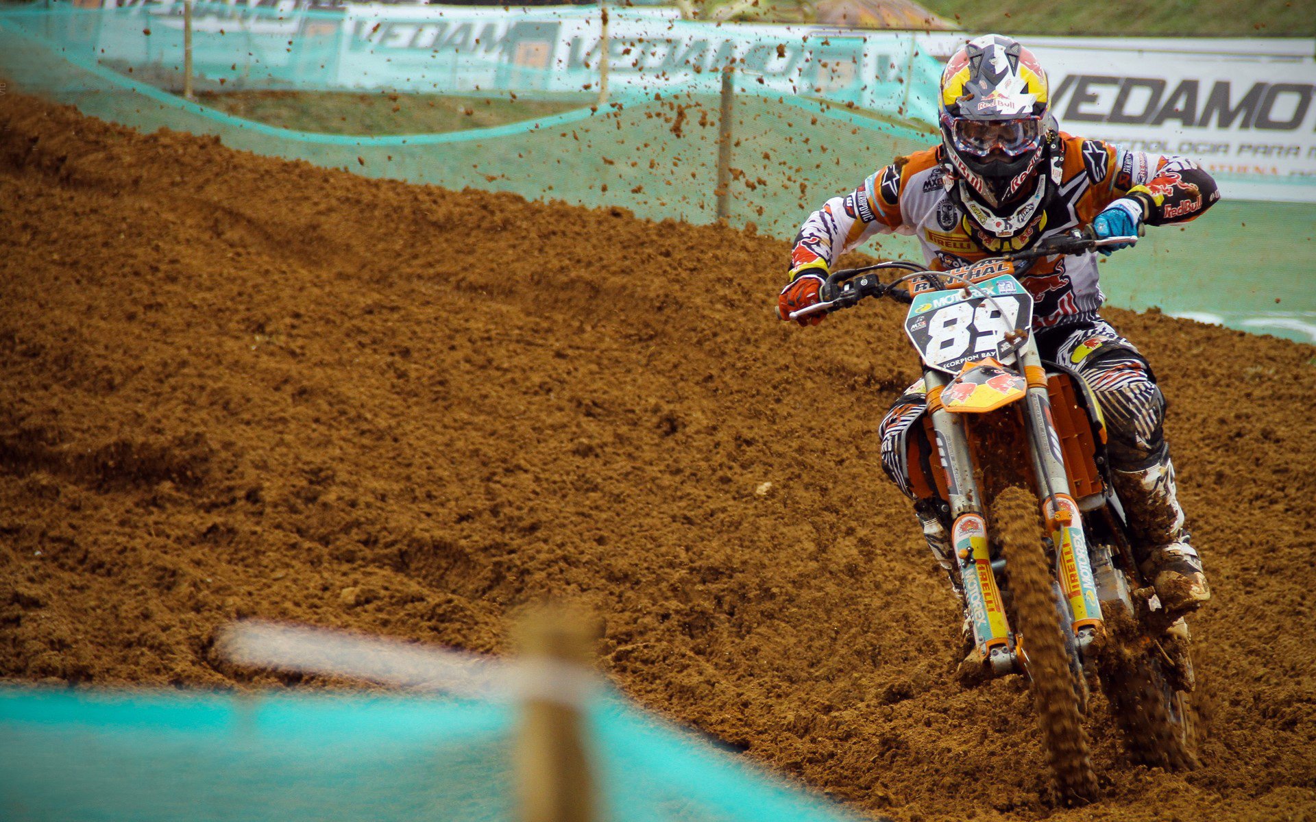 绿茵启示录，本泽马的压力美学与希腊式防守的现代演绎