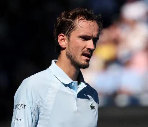 澳大利亚网球队轻取日本网球队，梅德韦杰夫爆发神勇