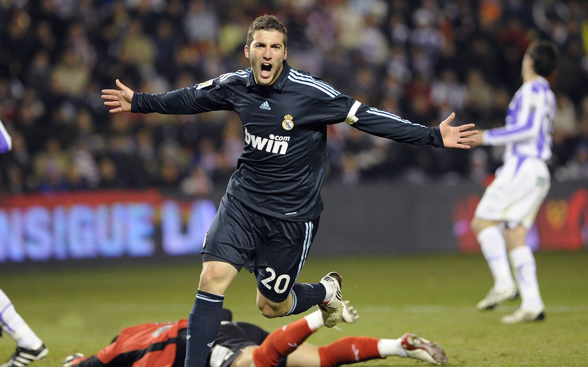 大场面先生德里赫特定乾坤！贝蒂斯对阵巴萨，荷兰铁闸如何改写西甲格局